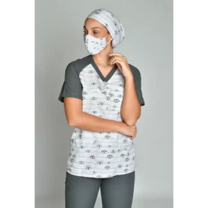 Blusón sanitario estampado microfibra ojos Dyneke 8185071: vista de tres cuartos con modelo.
