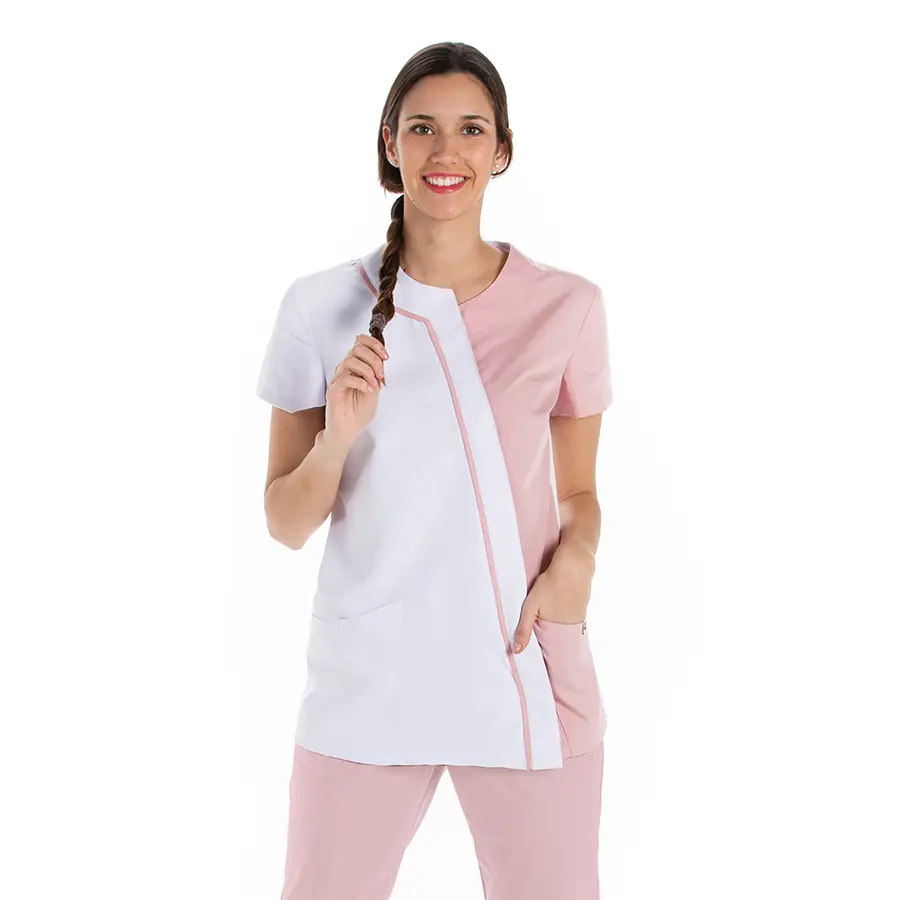 Chaqueta Dyneke 8186481 mujer asimétrica rosa maquillaje 1 Chaqueta microfibra asimétrica rosa Dyneke 8186481: vista frontal con modelo.