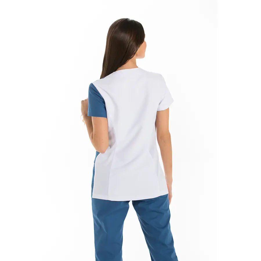 Chaqueta Dyneke 8186482 mujer asimétrica azul 3 Chaqueta microfibra asimétrica azul Dyneke 8186482: vista trasera con modelo.
