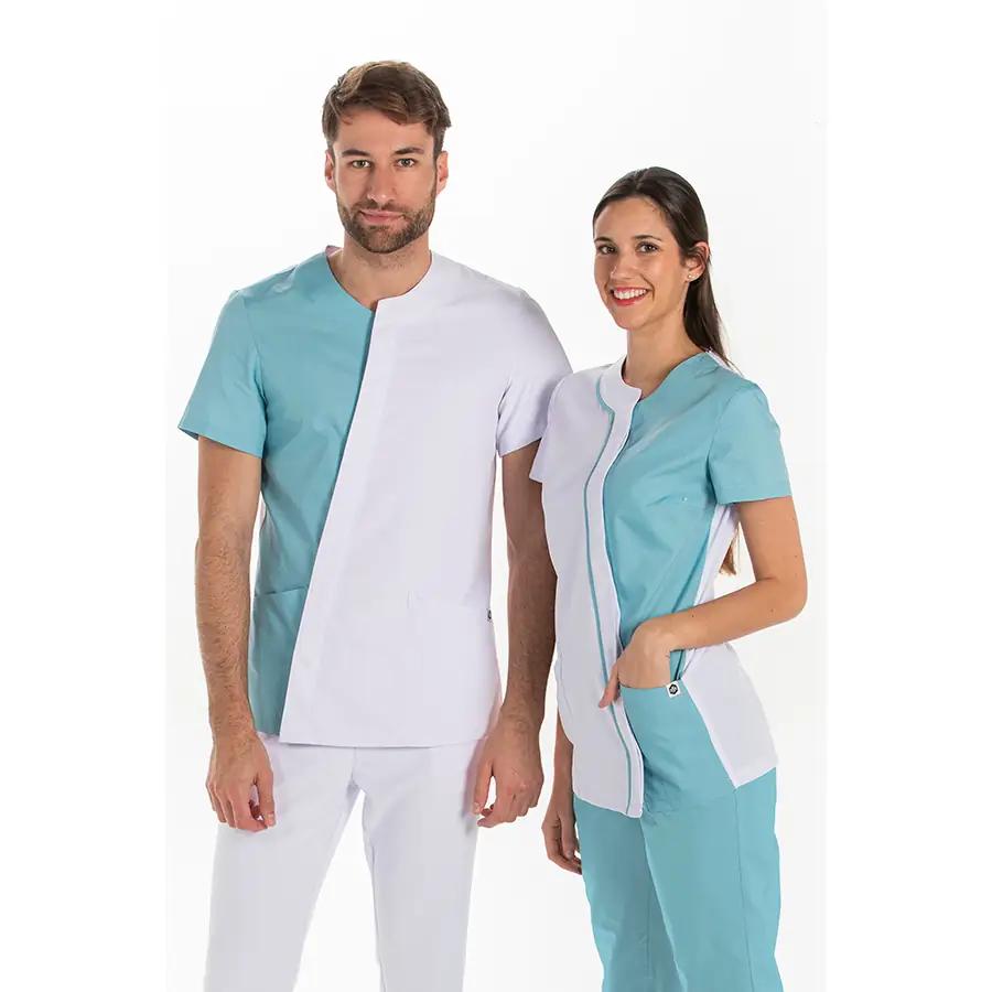 Chaqueta Dyneke 8186483 mujer asimétrica azul porcelana 3 Chaqueta microfibra asimétrica azul porcelana Dyneke 8186483: conjunto con dos modelos vestidos.