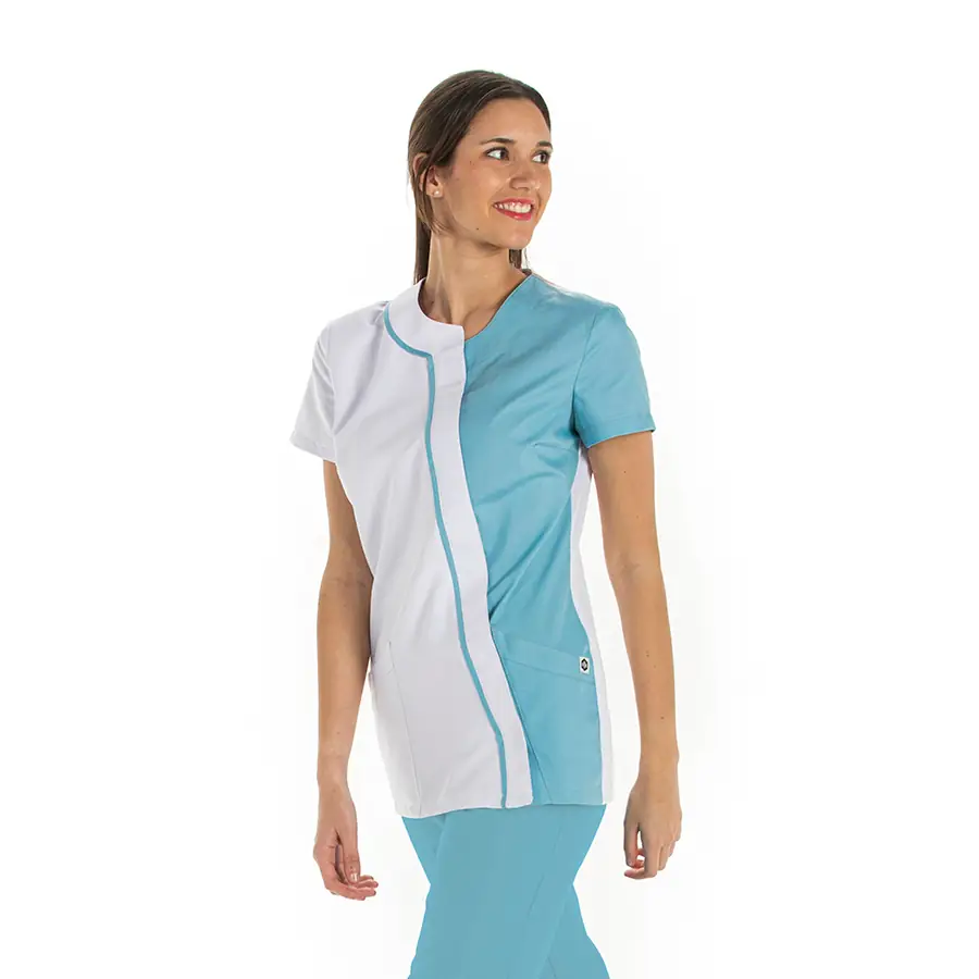 Chaqueta Dyneke 8186483 mujer asimétrica azul porcelana 1 Chaqueta microfibra asimétrica azul porcelana Dyneke 8186483: vista frontal con modelo.