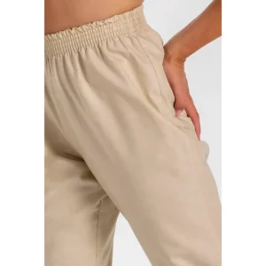 Pantalón pijama beige Dyneke 8201824: detalle de la cintura y bolsillo lateral.