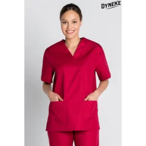 Blusón sanidad burdeos Dyneke 8204795: vista frontal con modelo.