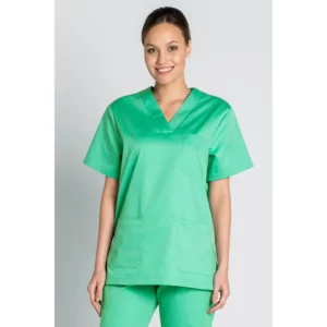Blusón sanidad verde Dyneke 8204847: vista frontal con modelo.