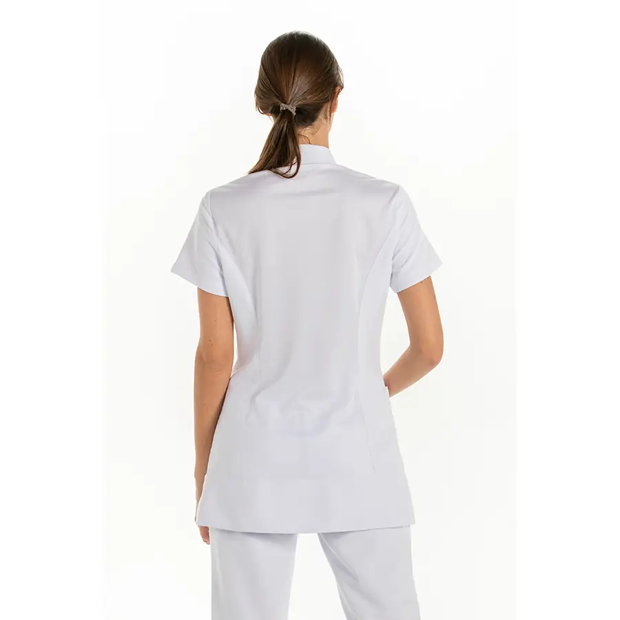 Chaqueta Dyneke 8206570 mujer blanca tirilla corta 2 Chaqueta mujer microfibra blanca cuello tirilla m/c Dyneke 8206570: vista trasera con modelo.