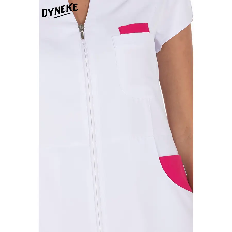 Chaqueta Dyneke 8209572 mujer microfibra contraste fucsia 3 Chaqueta srta. microfibra contraste fucsia Dyneke 8209572: detalle del bolsillo de pecho y cremallera.