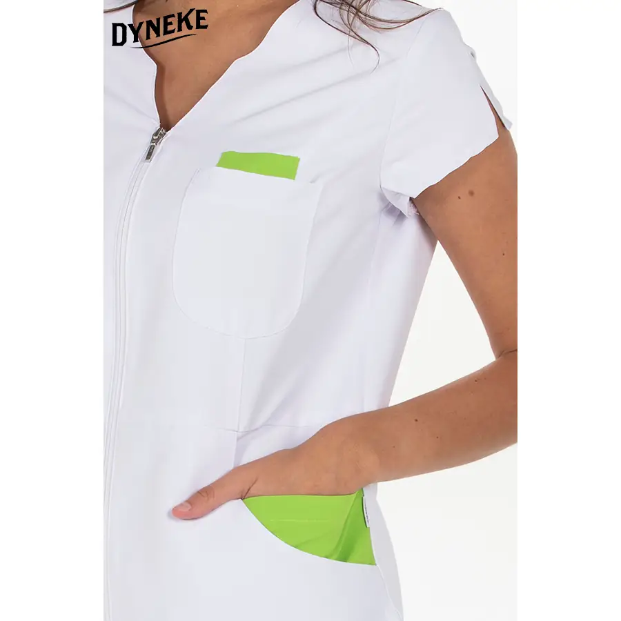 Chaqueta Dyneke 8209573 mujer microfibra contraste pistacho 4 Chaqueta srta. microfibra contraste pistacho Dyneke 8209573: detalle de la manga corta y bolsillos.