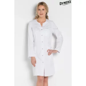 BATA BLANCA 8217 Dyneke 8217700: vista frontal con modelo.