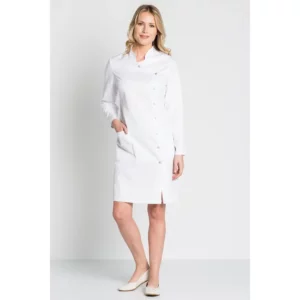 BATA BLANCA 8218 Dyneke 8218700: vista de cuerpo entero con modelo.
