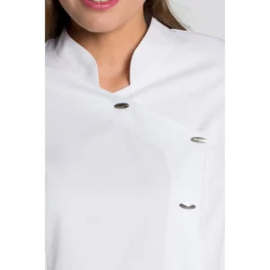 Chaqueta blanca piñón M/L Dyneke 8232700: detalle del cuello y botones.