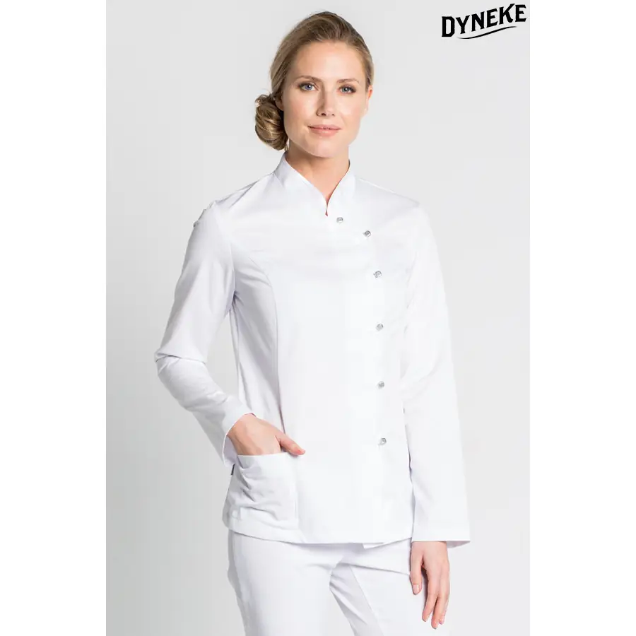 Casaca Dyneke 8243700 Trabillas blanca manga larga 1 Casaca trabillas cruzada M/L Dyneke 8243700: vista frontal con modelo.