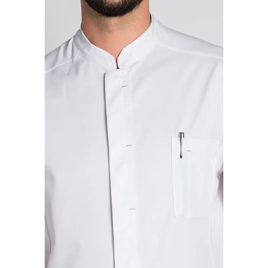Chaqueta Dyneke 8251700 hombre blanca Pespuntes 3 CHAQUETA BLANCA 8251 Dyneke 8251700: detalle del cuello, cierre y bolsillo de pecho.