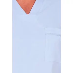 Casaca hombre poliéster elástico celeste Dyneke 8256342: detalle del escote y bolsillo de pecho.