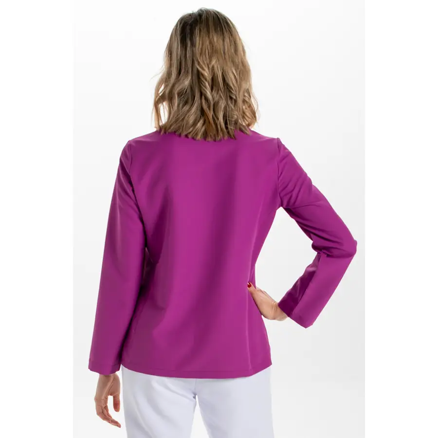 Chaqueta Dyneke 8258568 mujer presillas púrpura larga 2 Chaqueta presillas m/l pÚrpura Dyneke 8258568: vista trasera con modelo.