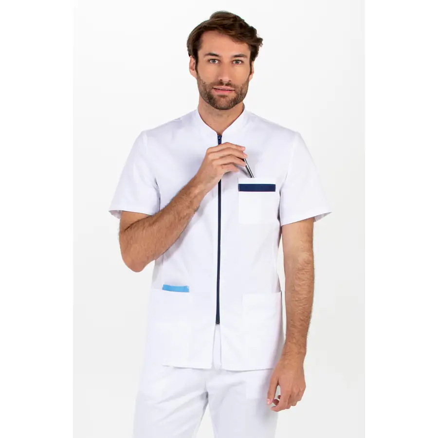 Chaqueta Dyneke 8262794 hombre cremallera manga corta 2 Chaqueta hombre cremallera contraste azul m/c Dyneke 8262794: vista frontal del cuello y cierre con modelo.