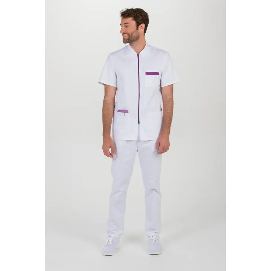 Chaqueta Dyneke 8262859 hombre cremallera manga corta 4 Chaqueta hombre cremallera contraste morado m/c Dyneke 8262859: vista de cuerpo entero con modelo.