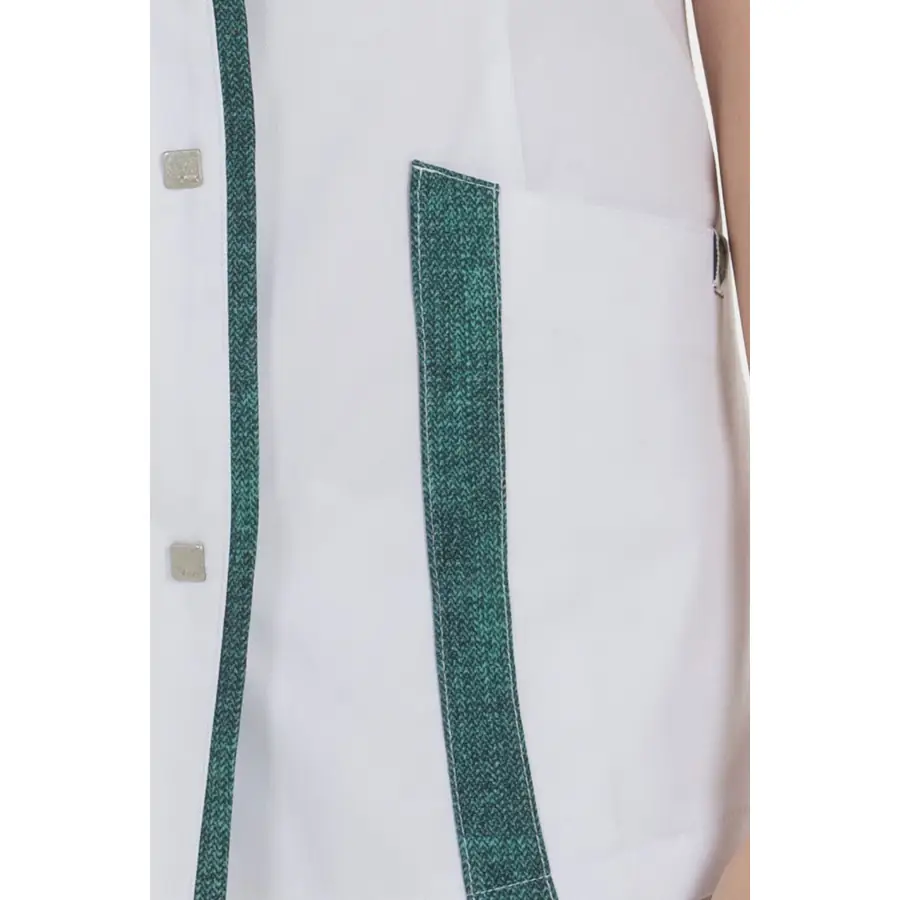 Chaqueta Dyneke 8263854 mujer contraste jaspeado corta 2 Detalle del bolsillo y ribete verde jaspeado de una chaqueta blanca Dyneke.