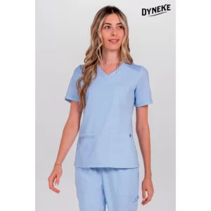 Casaca mujer poliéster elástico celeste Dyneke 8265342: vista frontal con modelo.