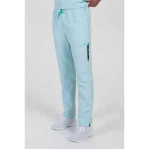 Pantalón verde microfibra cinta Dyneke 8268522: vista lateral del pantalón con modelo.