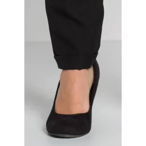 Pantalón negro dobladillo Dyneke 8287725: detalle del bajo del pantalón.