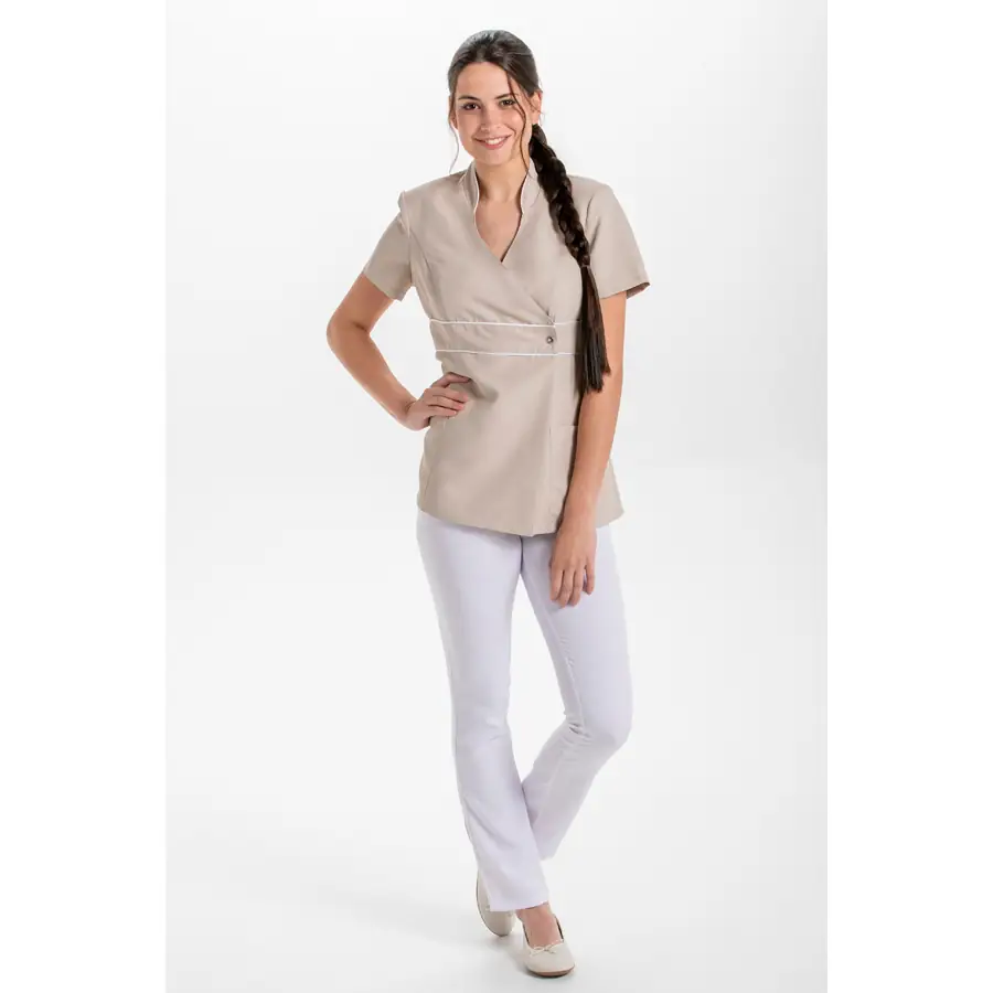 Chaqueta Dyneke 8299569 Pekín beige con raso blanco 3 Chaqueta pekin beige vivos raso Dyneke 8299569: vista de conjunto con modelo.
