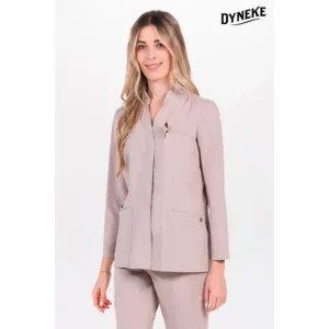 Chaqueta elástica beige sra.cuello mao Dyneke 8331785: vista frontal con modelo.