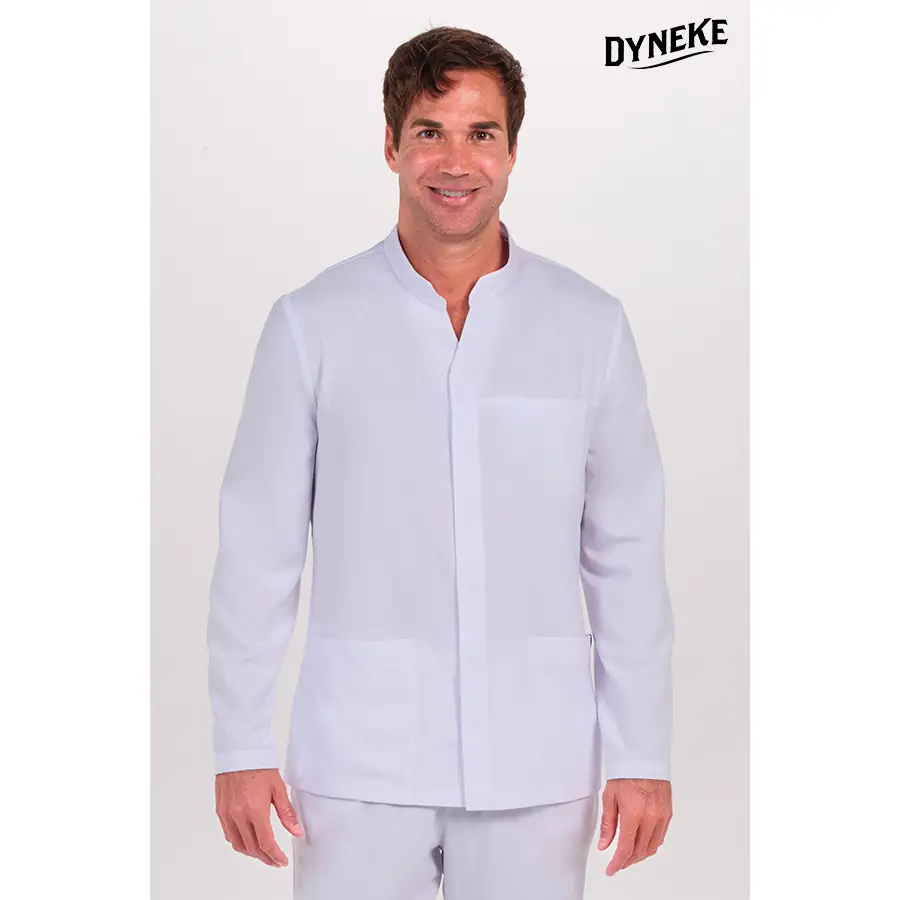 Chaqueta Dyneke 8332784 hombre blanca elástica 1 Chaqueta cbro.elástica blanca cuello mao Dyneke 8332784: vista frontal con modelo.