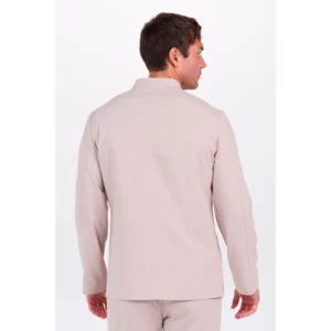 Chaqueta cbro.elástica beige cuello mao Dyneke 8332785: vista trasera con modelo.