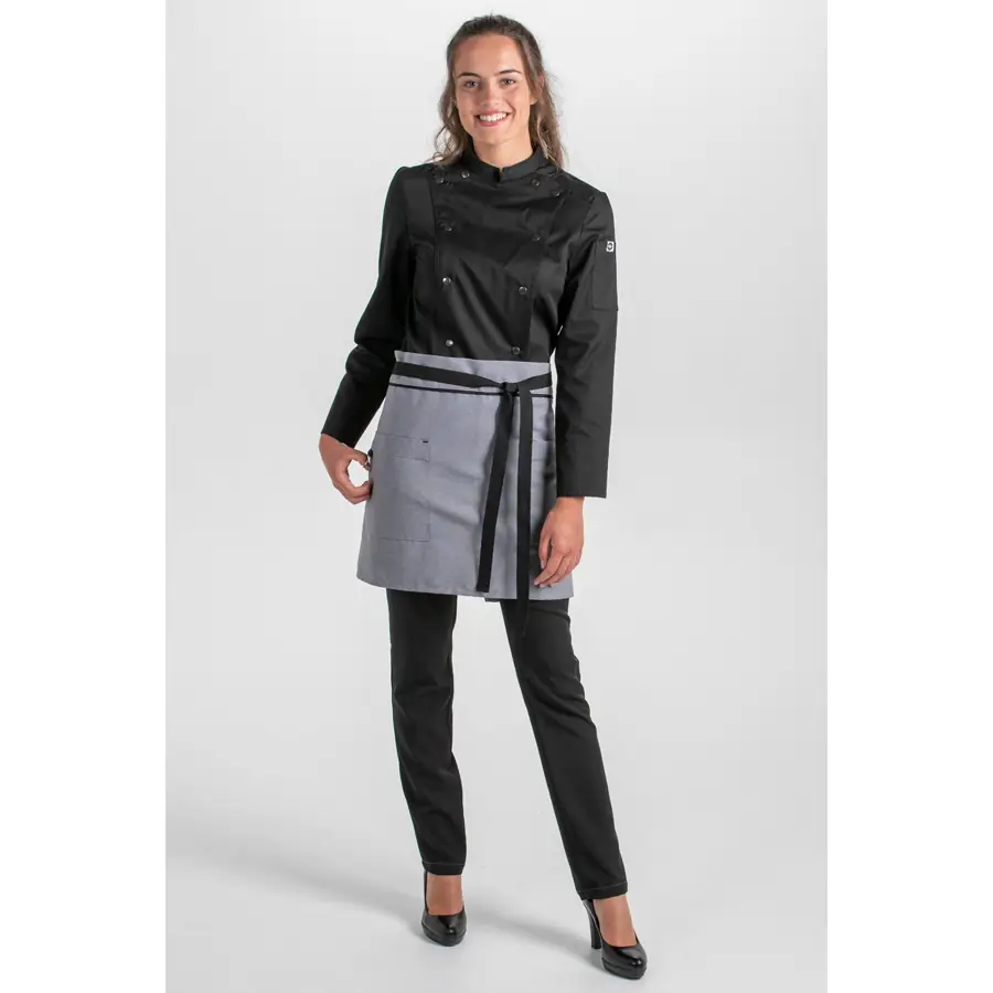 Chaqueta cocinera Dyneke 8448701 negra 4 Chaqueta cocinera corchetes rejilla negra Dyneke 8448701: vista de conjunto con modelo.