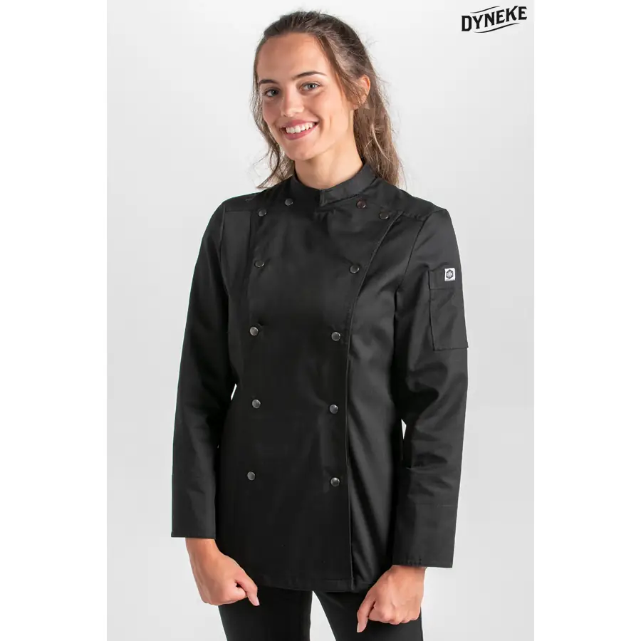 Chaqueta cocinera Dyneke 8448701 negra 1 Chaqueta cocinera corchetes rejilla negra Dyneke 8448701: vista frontal con modelo.