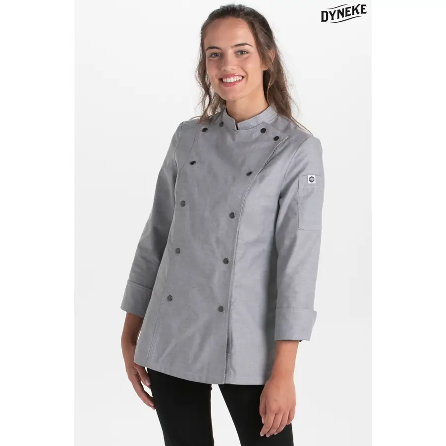 Chaqueta cocinera Dyneke 8448844 gris 1 Chaqueta cocinera corchetes gris rejilla Dyneke 8448844: vista frontal con modelo.