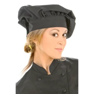 GORRO NEGRO DYNEKE Dyneke 8466701: detalle del gorro con modelo.