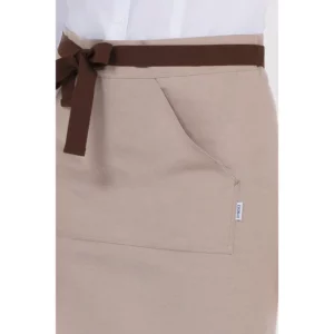 Delantal corto beig bolsillo canguro Dyneke 8472396: detalle del bolsillo y cintura.