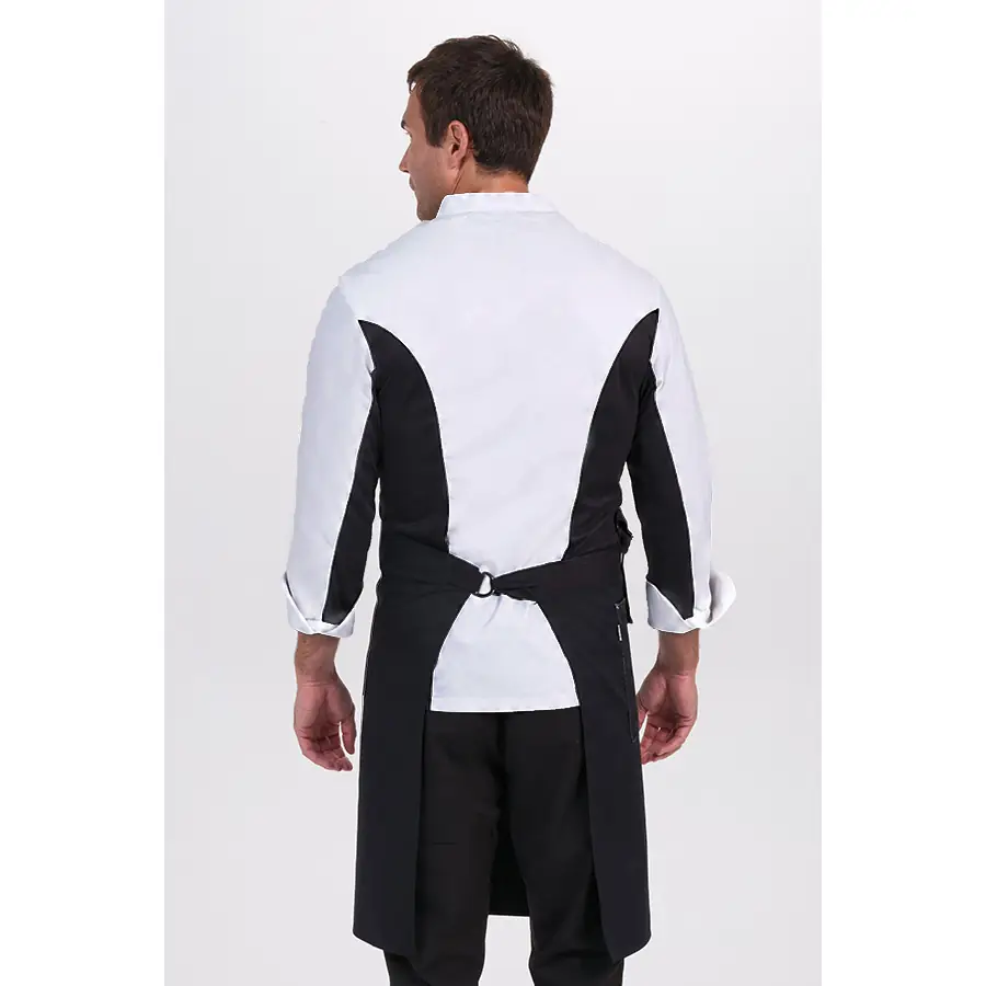 Delantal adaptable Dyneke 8505701 negro 2 Delantal conjunto chaqueta 8502 Dyneke 8505701: vista trasera del delantal con modelo.