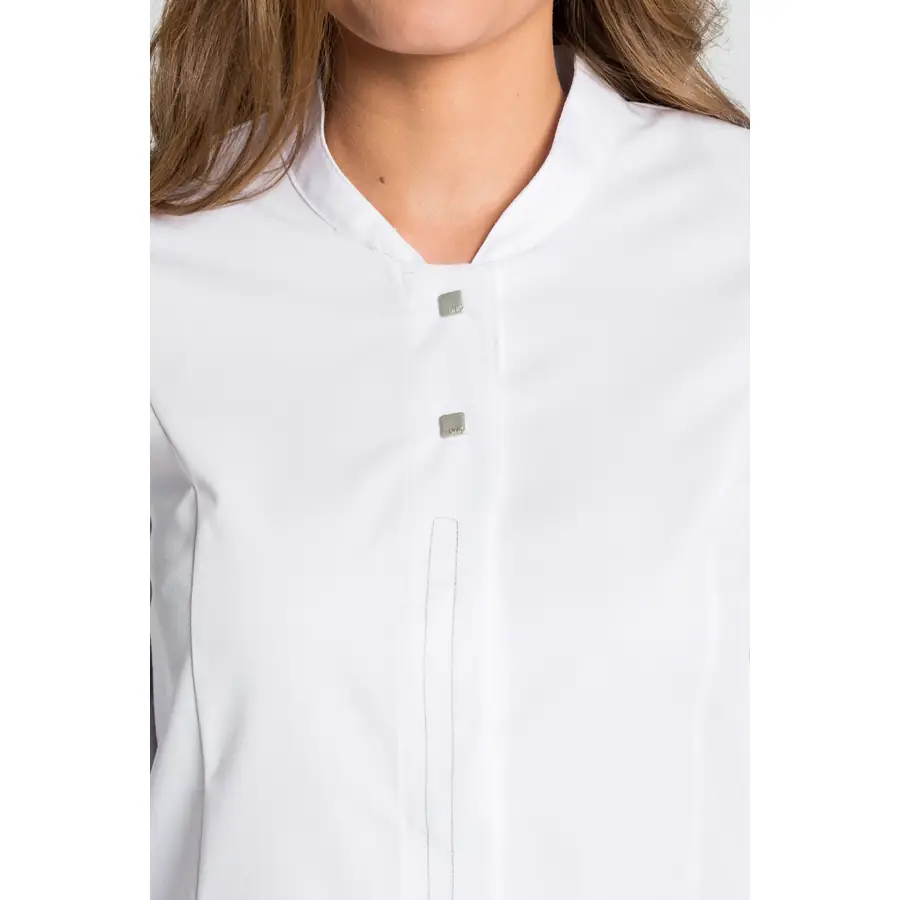 Chaqueta Dyneke 8516700 Pespuntes de mujer blanca 2 Chaqueta blanca señorita M/L Dyneke 8516700: detalle del cuello y cierre.
