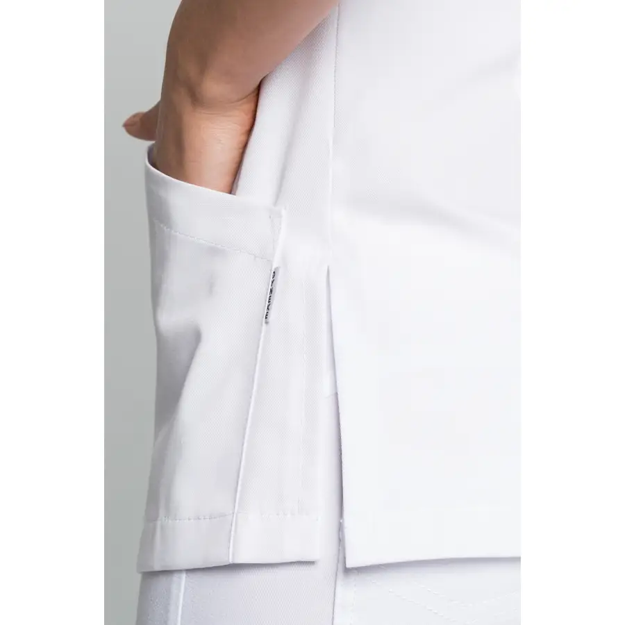 Chaqueta Dyneke 8516700 Pespuntes de mujer blanca 3 Chaqueta mujer corchetes m/l microfibra Dyneke 8205570: detalle del bolsillo lateral.