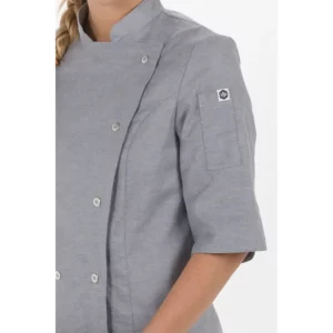 Chaqueta cocinera gris manga 3/4 Dyneke 8519844: detalle de la manga y botones.