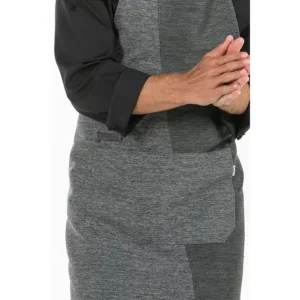 Delantal peto bicolor gris Dyneke 8528376: detalle de los bolsillos.