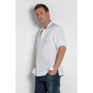 Camisa caballero "arenasmar" blanca Dyneke 8534823: vista de tres cuartos con modelo.