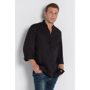 Camisa caballero "arenasmar" negra Dyneke 8534841: vista frontal con modelo.