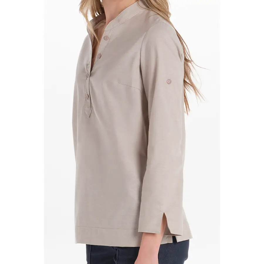 Camisa Dyneke 8535832 Arenasmar de mujer 3 Camisa mujer "arenasmar" beige Dyneke 8535832: detalle lateral de la manga y bajo.