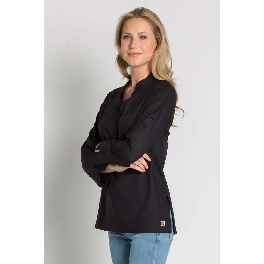 Camisa Dyneke 8535841 Arenasmar de mujer 3 Camisa mujer "arenasmar" negra Dyneke 8535841: vista frontal con modelo.