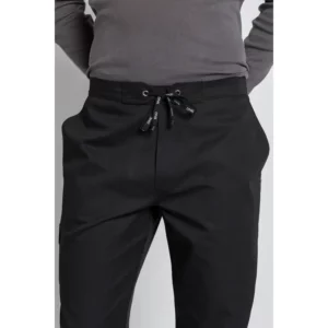 Pantalon caballero trendy negro Dyneke 8542701: detalle de la cintura.