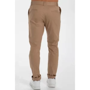 Pantalon chino cbro beig Dyneke 8545537: vista trasera del pantalón con modelo.