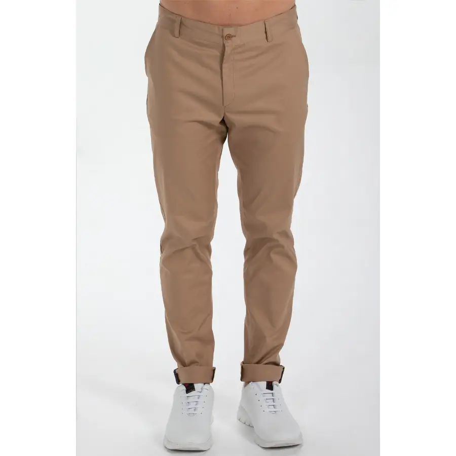 Pantalón chino Dyneke 8545537 de hombre beige 1 Pantalon chino cbro beig Dyneke 8545537: vista frontal del pantalón con modelo.