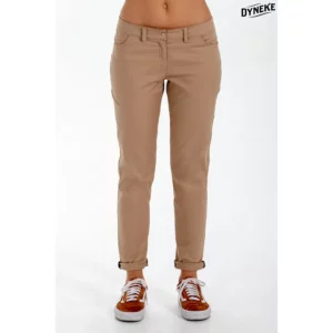 Pantalón chino srta. Beig Dyneke 8546537: vista frontal del pantalón con modelo.