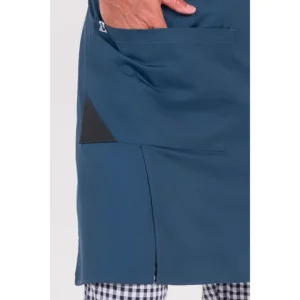 Delantal peto azul petróleo detalle polipiel Dyneke 8575466: detalle del bolsillo y bajo.