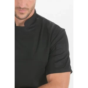 Camiseta negra caballero hostelería 'fusion' Dyneke 8577111: detalle del cuello y manga.