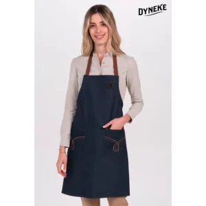 Delantal peto tejano cinta corredera Dyneke 8579775: vista frontal con modelo.