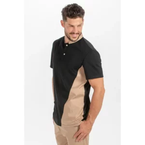 Polo mao negro cbro. costado arena Dyneke 8597537: vista frontal con modelo.